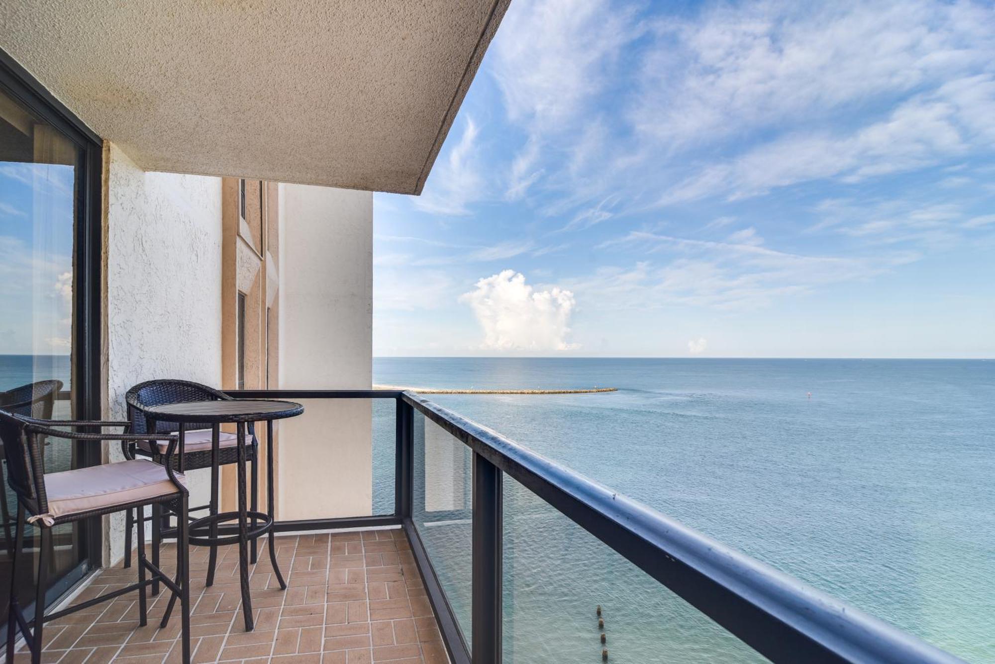 Oceanfront Condo With Balcony And Stunning Views! Clearwater Beach Eksteriør bilde